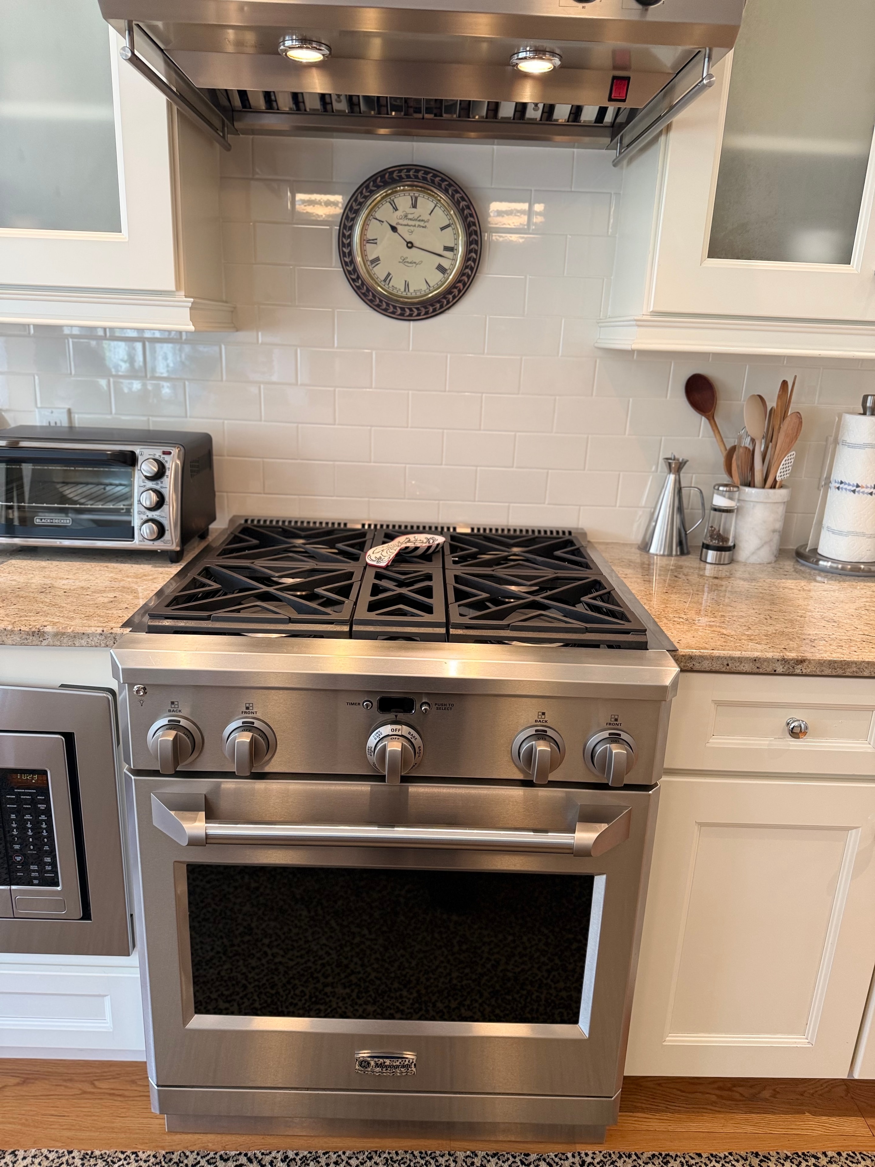 Spotless kitchen range and hood — YMK Home Sparkle